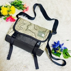 THE NORTH FACE✨メッセンジャーバッグ✨ 等高線✨地図✨クロスボディの画像