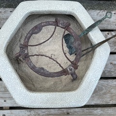 ■配達可■火鉢 六角 陶器 特上 【五徳 火箸 灰、灰慣らし付属】 幅32×高さ25 重さ14kg 手あぶり　　　の画像