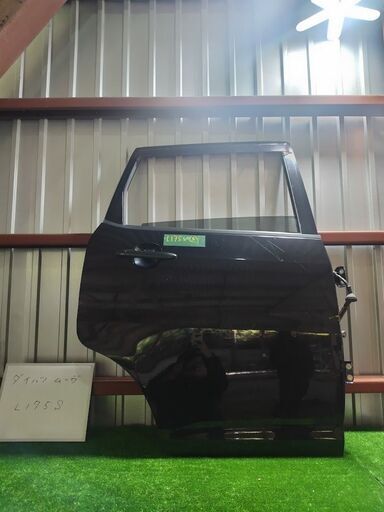 ダイハツ DAIHATSU ムーヴ リアドア 右 L175S
