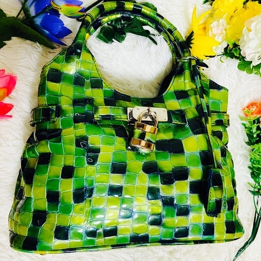 新品✨南京錠つき✨COCCO FIORE✨コッコフィオーレ✨トートバッグ✨宝石