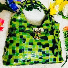 新品✨南京錠つき✨COCCO FIORE✨コッコフィオーレ✨トートバッグ✨宝石の画像