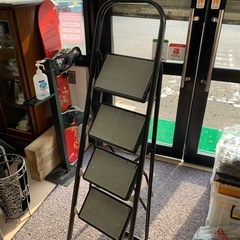 美原店 折りたたみ 持ち手付き 脚立 ４段 滑り止め付き　踏み台の画像