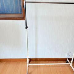 アパレル ラック 高さ調節可能の画像