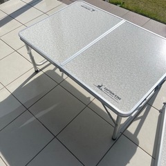 折りたたみテーブル　キャンプなどに　の画像