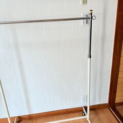 アパレル ラック 高さ調節可能の画像