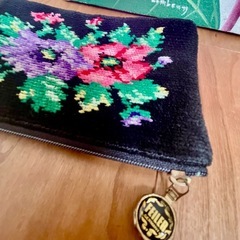 【FEILER】フェイラー　花柄刺繍 ポーチ 黒の画像