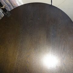 純木1枚板のお洒落でしっかりとした作りの木目テーブルの画像