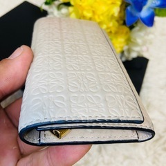 シルクカーフスキン✨LOEWE✨ロエベ ✨キーケース✨リピートアナグラム✨型押しの画像