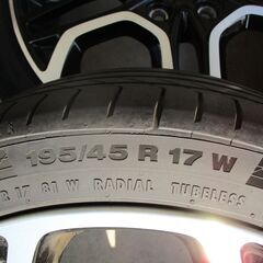 スズキ　スィフトスポーツ純正タイヤの画像