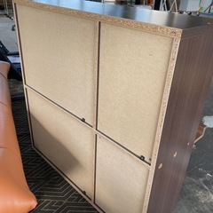 本棚 扉付きの画像