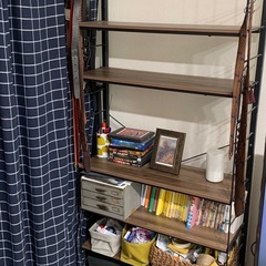 ニトリ突っ張り壁面収納Nポルダ幅80cm ミドルブラウンラック木目の画像