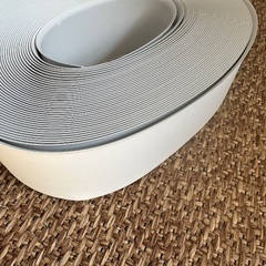 ビニール製ウォールベース 灰白色とモカ色ビニール製ベースボードの画像