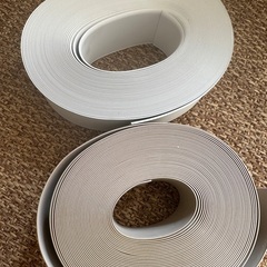 ビニール製ウォールベース 灰白色とモカ色ビニール製ベースボードの画像