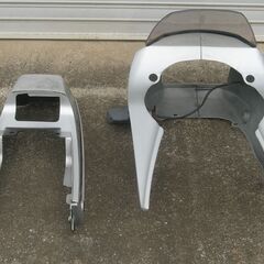 ★スズキ　GF250S　GJ71C　フロント/リアカウル　銀の画像