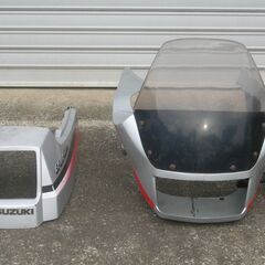★スズキ　GF250S　GJ71C　フロント/リアカウル　銀の画像
