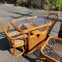 相談中　　1選ばず全てまとめて引き取りの方のみ　引き取り限定 業者様歓迎 籐家具 籐 テーブル 収納 引き出し 棚 家具 アジアン ラタンの画像