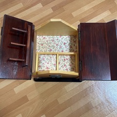 レトロな木製ソーイングボックスの画像