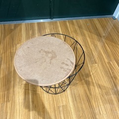 【トレファク神戸南店】ブラウン×ブラックの円形テーブルです【取りに来られる方限定】の画像