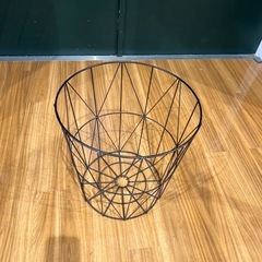 【トレファク神戸南店】ブラウン×ブラックの円形テーブルです【取りに来られる方限定】の画像