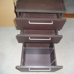 キャスター付き3段引き出しの画像