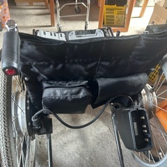 電動補助付き　車椅子の画像