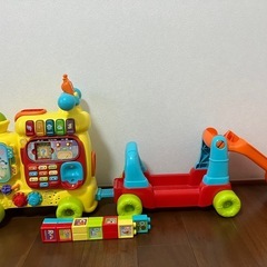 知育玩具 バイリンガル遊びも学びも！ウォーカー＆ライドABCトレインの画像
