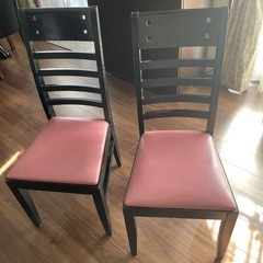 カウンター用椅子2脚
の画像