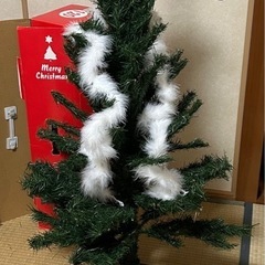 クリスマスツリー　飾り付きの画像