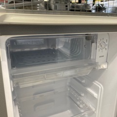 ⭐️高年式⭐️2023年製 AQUA 75L冷蔵庫 AQR-8K2 コンパクト スタイリッシュデザイン 右開き 高さ調節棚 クリアトレイ 静音設計 No.7557 KEの画像