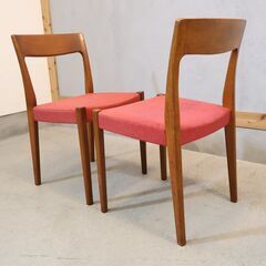 スウェーデンの家具メーカー”Svegards Markaryd(スヴェゴーズ・マルカリード)”のダイニングチェア2脚セットです。シンプルながらもチーク材の温かみを感じる北欧家具らしいデザイン♪の画像