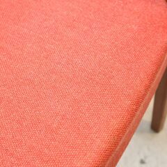 スウェーデンの家具メーカー”Svegards Markaryd(スヴェゴーズ・マルカリード)”のダイニングチェアです。シンプルながらもチーク材の温かみを感じる北欧家具らしいデザイン♪の画像