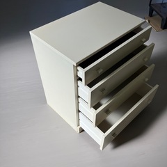 タンス4段上部赤の画像