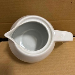 まな板立て、野菜カッター、ポット、コーヒーメーカーの画像