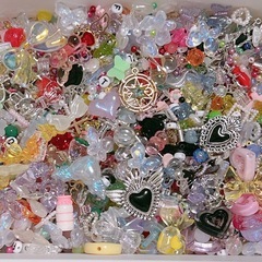 超お得✨️すくい売り✨️ネイルパーツ、ハンドメイドパーツ(ビーズ、デコ、チャーム)の画像