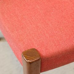 スウェーデンの家具メーカー”Svegards Markaryd(スヴェゴーズ・マルカリード)”のダイニングチェアです。シンプルながらもチーク材の温かみを感じる北欧家具らしいデザイン♪の画像