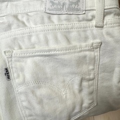Levi's ホワイト スキニージーンズの画像