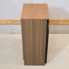 Dinos(ディノス)のAlus style(アルススタイル) カウンター下収納です。ウォールナット無垢材と黒革調の組み合わせが空間をシックな雰囲気に。モダンなインテリアに◎♪/シギヤマ家具の画像