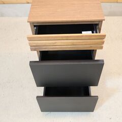 Dinos(ディノス)のAlus style(アルススタイル) カウンター下収納です。ウォールナット無垢材と黒革調の組み合わせが空間をシックな雰囲気に。モダンなインテリアに◎♪/シギヤマ家具の画像