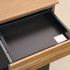 Dinos(ディノス)のAlus style(アルススタイル) カウンター下収納です。ウォールナット無垢材と黒革調の組み合わせが空間をシックな雰囲気に。モダンなインテリアに◎♪/シギヤマ家具の画像