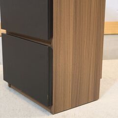 Dinos(ディノス)のAlus style(アルススタイル) カウンター下収納です。ウォールナット無垢材と黒革調の組み合わせが空間をシックな雰囲気に。モダンなインテリアに◎♪/シギヤマ家具の画像