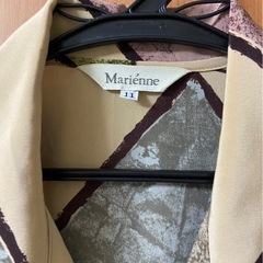 Mariennne 柄シャツ Mサイズの画像