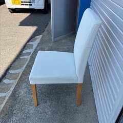白い椅子の画像