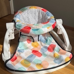 ベビーチェア（テーブル付き）の画像