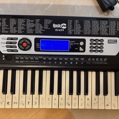 卓上電子ピアノの画像