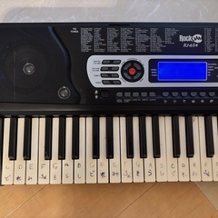 卓上電子ピアノの画像