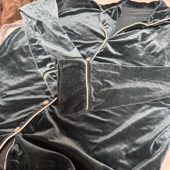 ベロアパジャマ（深緑）上下セットの画像