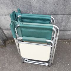 コールマン Coleman テーブル ナチュラルモザイク リビングテーブル 90プラス アマゾン限定色 オリーブ ×２台 ＋ アルミ キャプテン チェア テーブル付 ×２台   グリーン系 緑色 アウトドア キャンプ 防災用品の画像