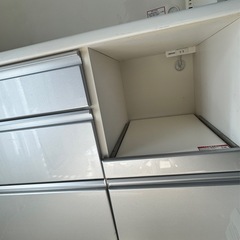 食器棚(上下で取り外し可能)の画像