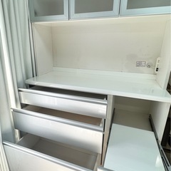 食器棚(上下で取り外し可能)の画像