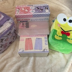 サンリオ　ちいかわ　ぬいぐるみ　キャラクターグッズ　18点セット　まとめ売り　クッション　バニティポーチ　　ショルダーバック　バック　ルームウェア　サンダル　タグ付きも多数　モモンガ　ハチワレ　の画像